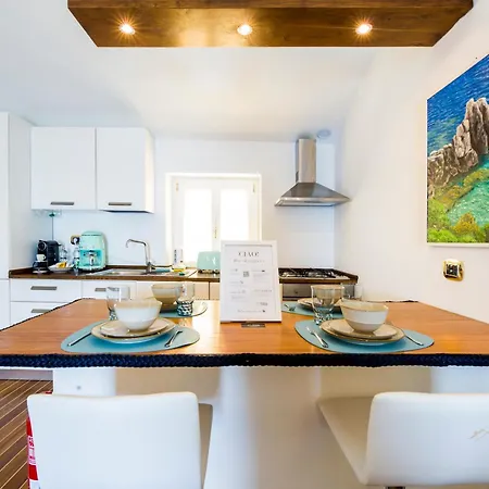 | Parking | Wifi | A/c| Sea View By Tilo Apartman Genova