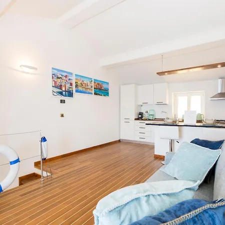 | Parking | Wifi | A/c| Sea View By Tilo Apartman *